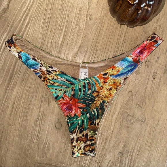 Luli Fama bikini - Picture 3 of 7